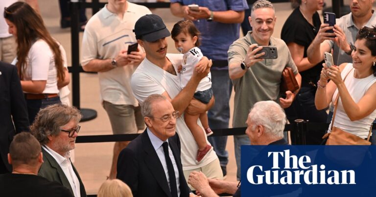 Florentino Pérez to remain as Real Madrid president after overwhelming election win