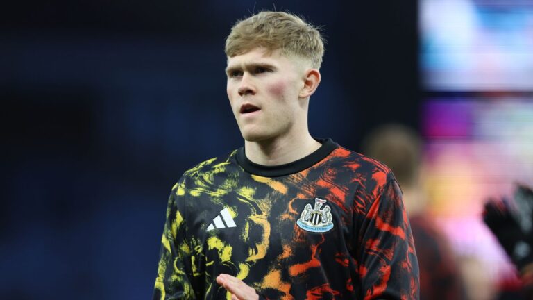 United monitoring Hall as LB option with Fulham’s Robinson also a target